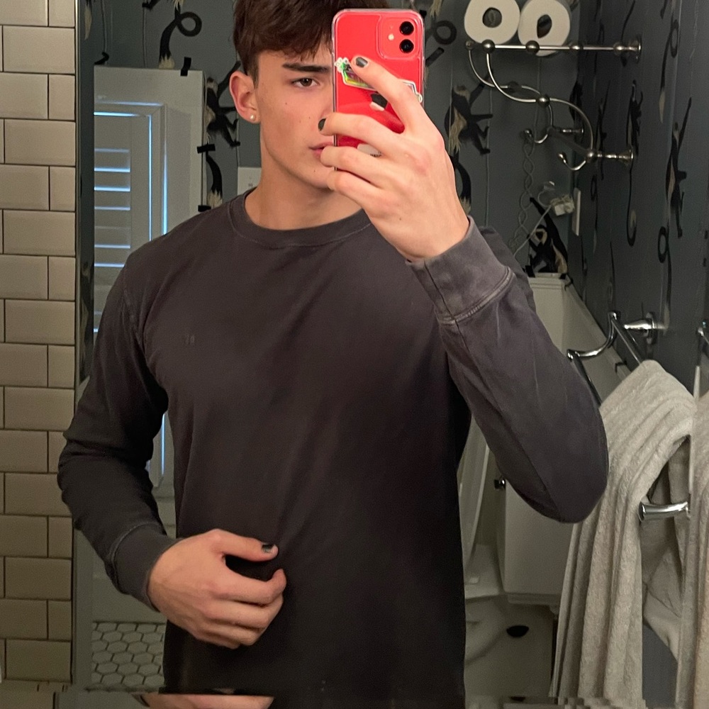 American Eagle Size S grey long sleeve tee.